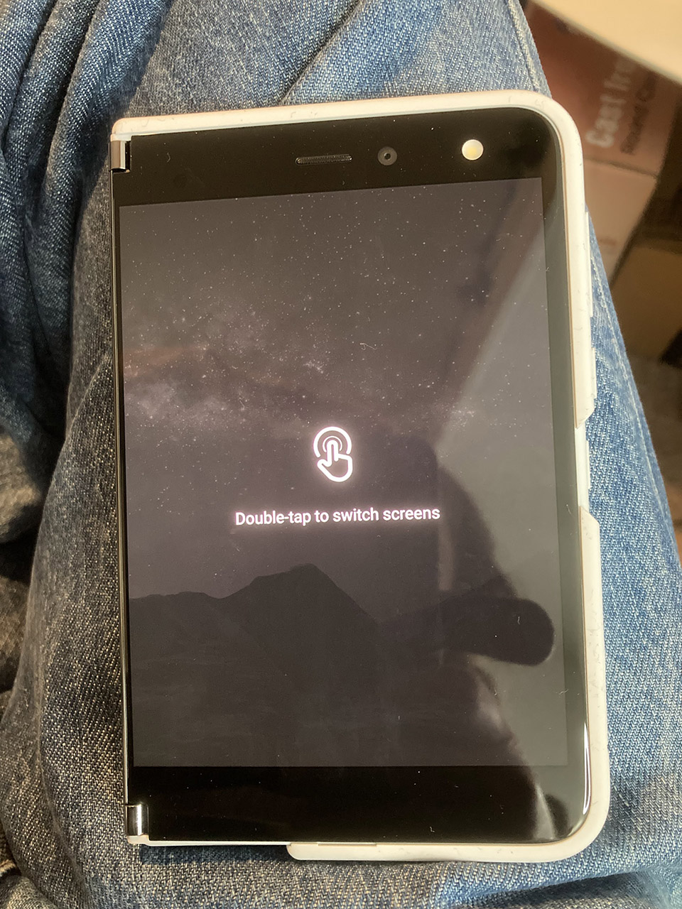 Microsoft Surface Duo - switch screens